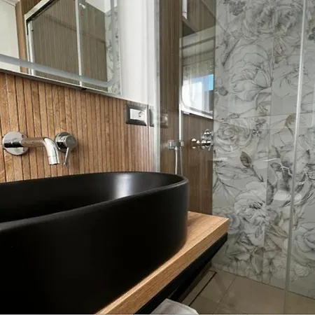 Manzoni 99 Aparthotel 3*